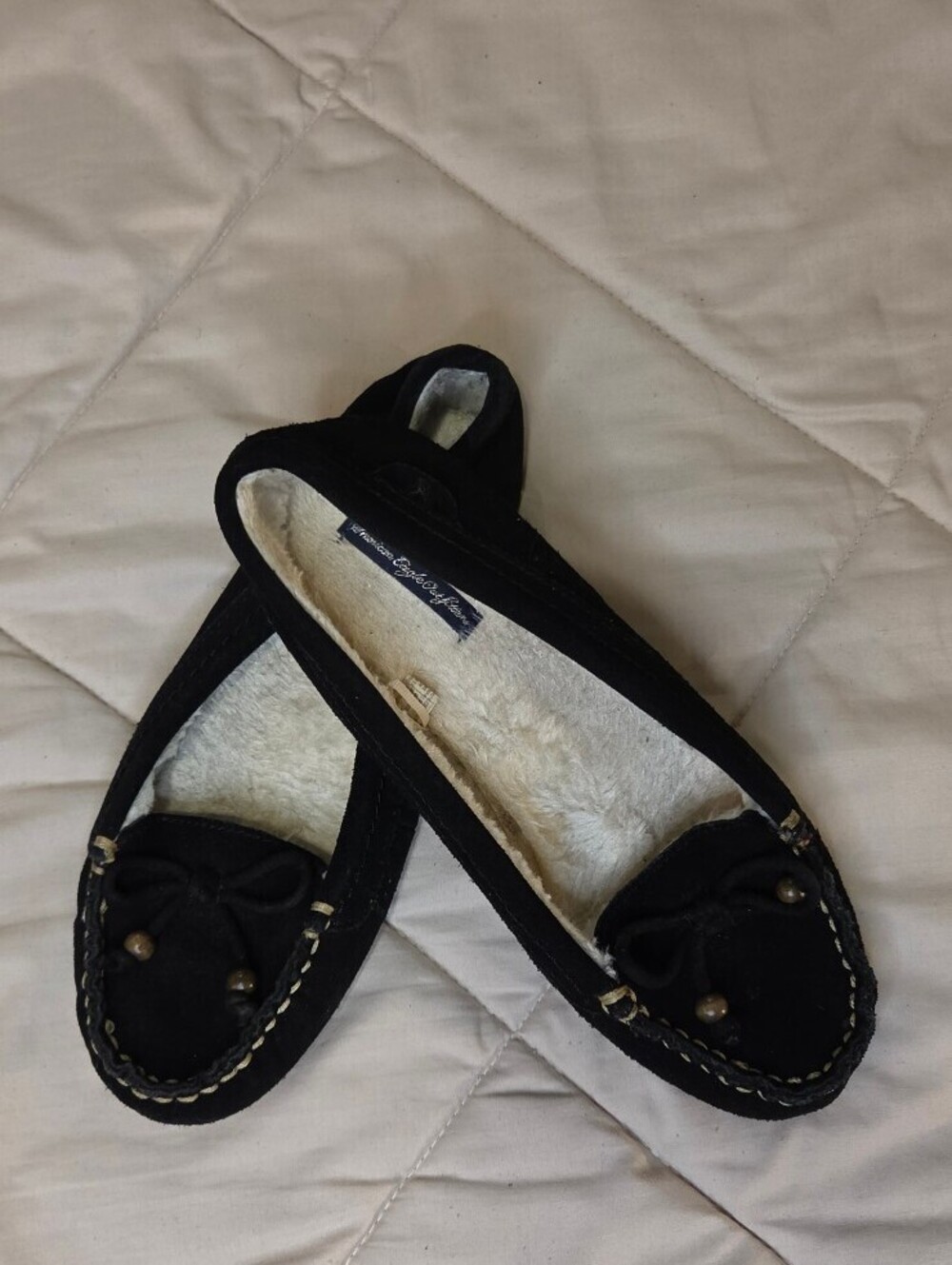 American Eagle Womens Black Suede Moccasin Slippers with Faux Fur Lining Size 9